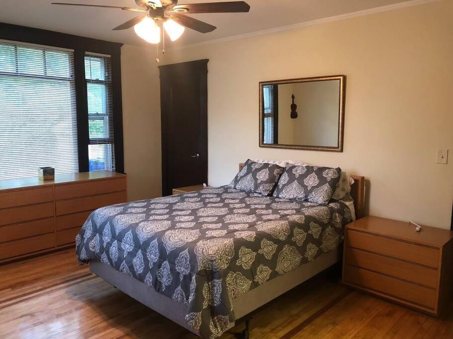 Walk To Downtown Apartment *