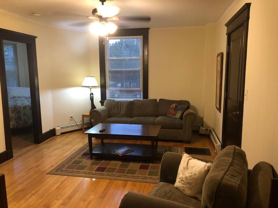 Walk To Downtown Apartment