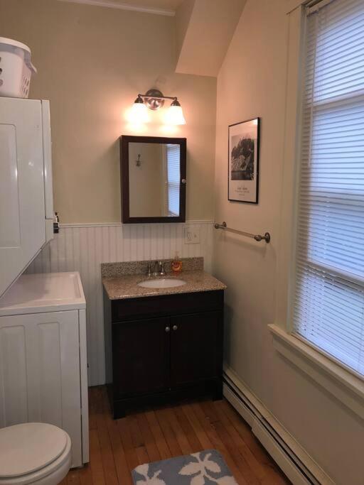 Walk To Downtown Apartment *